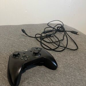 Razer Wolverine tournament edition 
Xbox one / pc wired Used